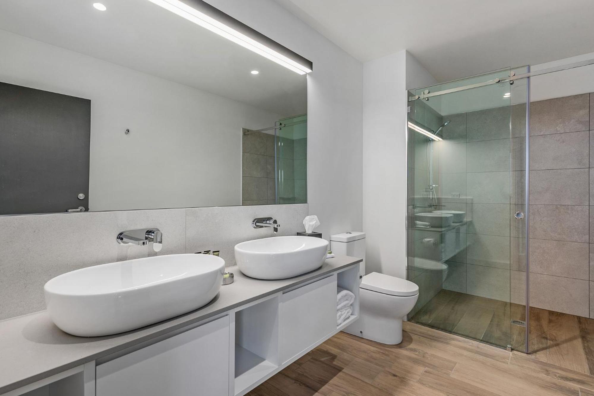 페퍼스 실로 론세스턴 호텔 론서스턴 외부 사진 Bathroom with a shower enclosure