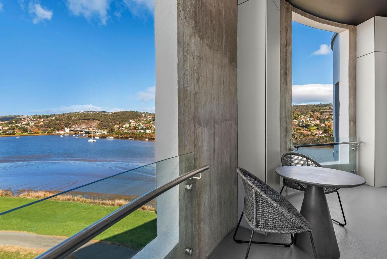 페퍼스 실로 론세스턴 호텔 론서스턴 외부 사진 Balcony of a suite at the Crowne Plaza Hotel, Geelong Waterfront