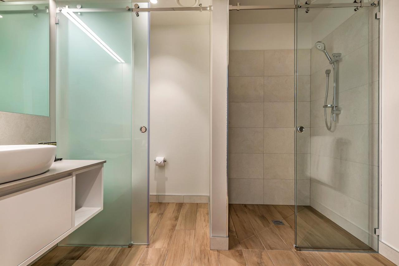 페퍼스 실로 론세스턴 호텔 론서스턴 객실 사진 A shower door